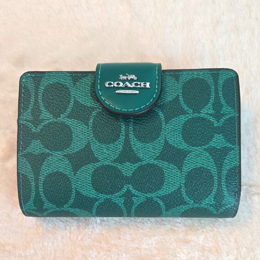 NWT Coach Leather Medium Corner Zip Wallet In Bright Jade PRICE FIRM